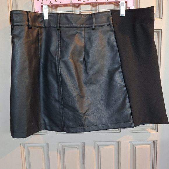 Faux Leather & Fabric Skirt Plus Sz2X? (No Label) Black Asymetric Zipper Short - Picture 4 of 8